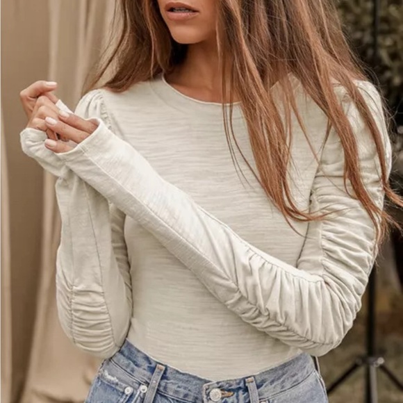 Free People Tops - Free People Natasha Beige Ruched Long Sleeve Top Mint Size Small